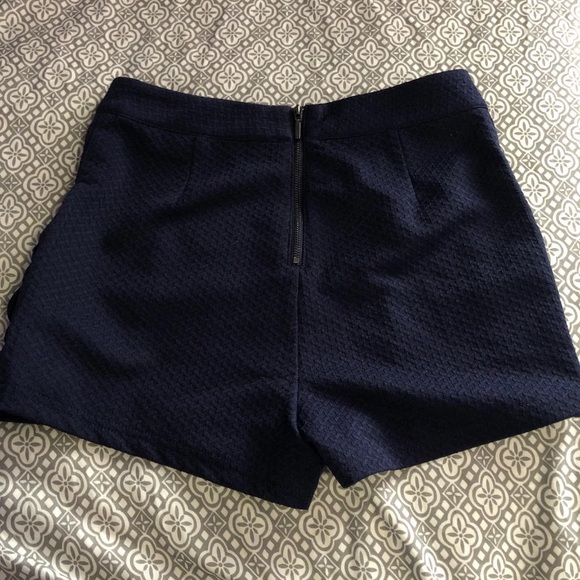 Dark blue shorts - Picture 3 of 3
